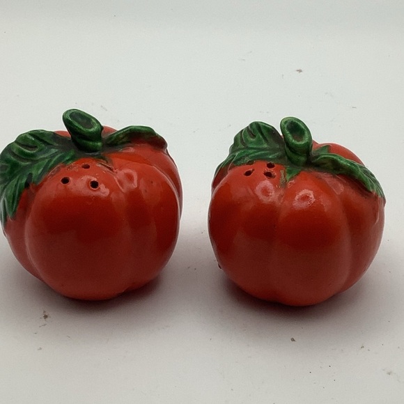 Vintage Japan Tomato Salt & Pepper Shakers - Picture 1 of 7